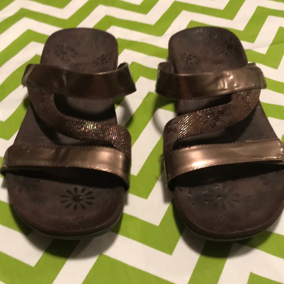 vionic sandals on sale size 8